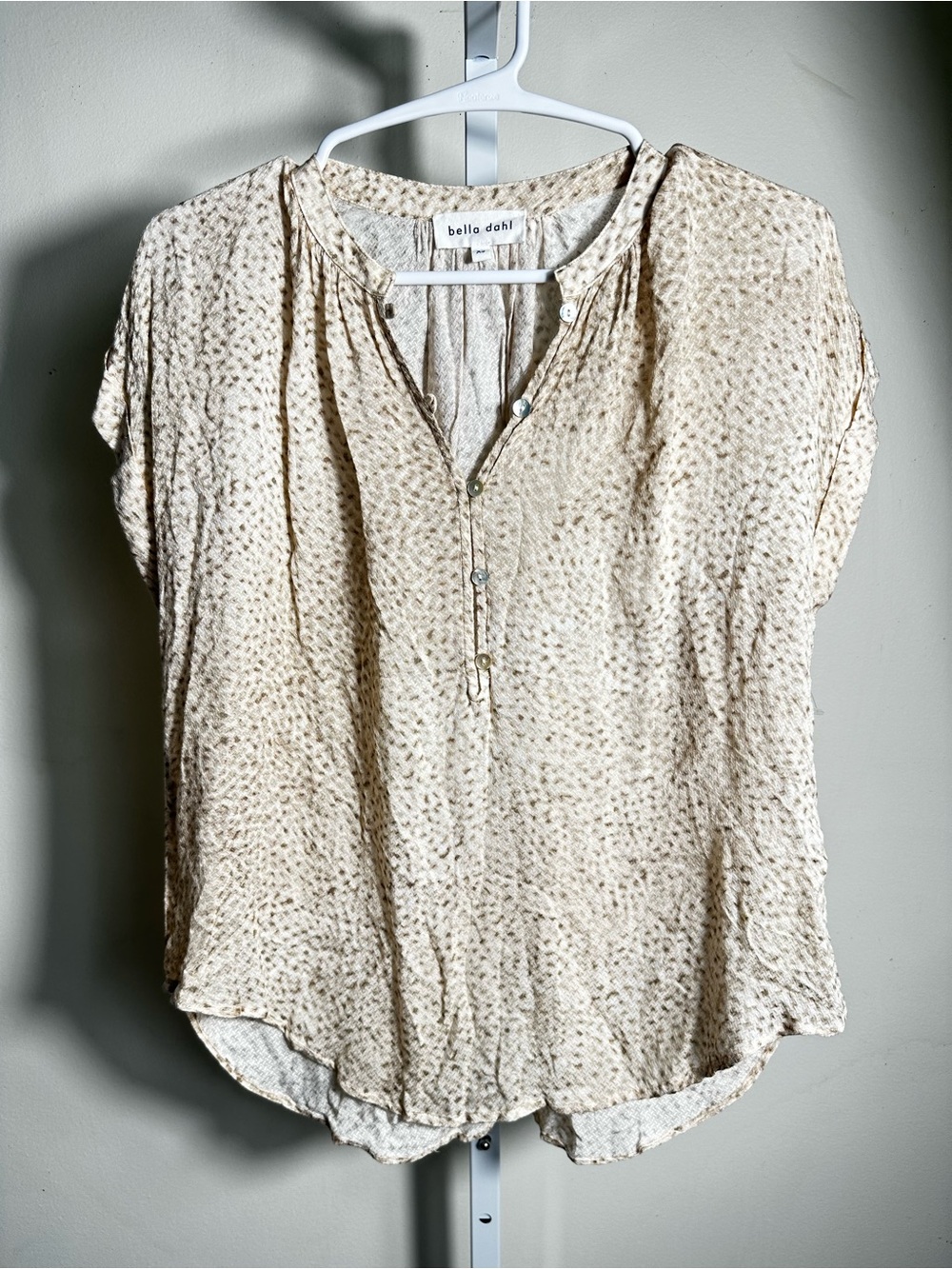 P3. Bella Dahl Cream Dot Print Short Sleeve Blouse